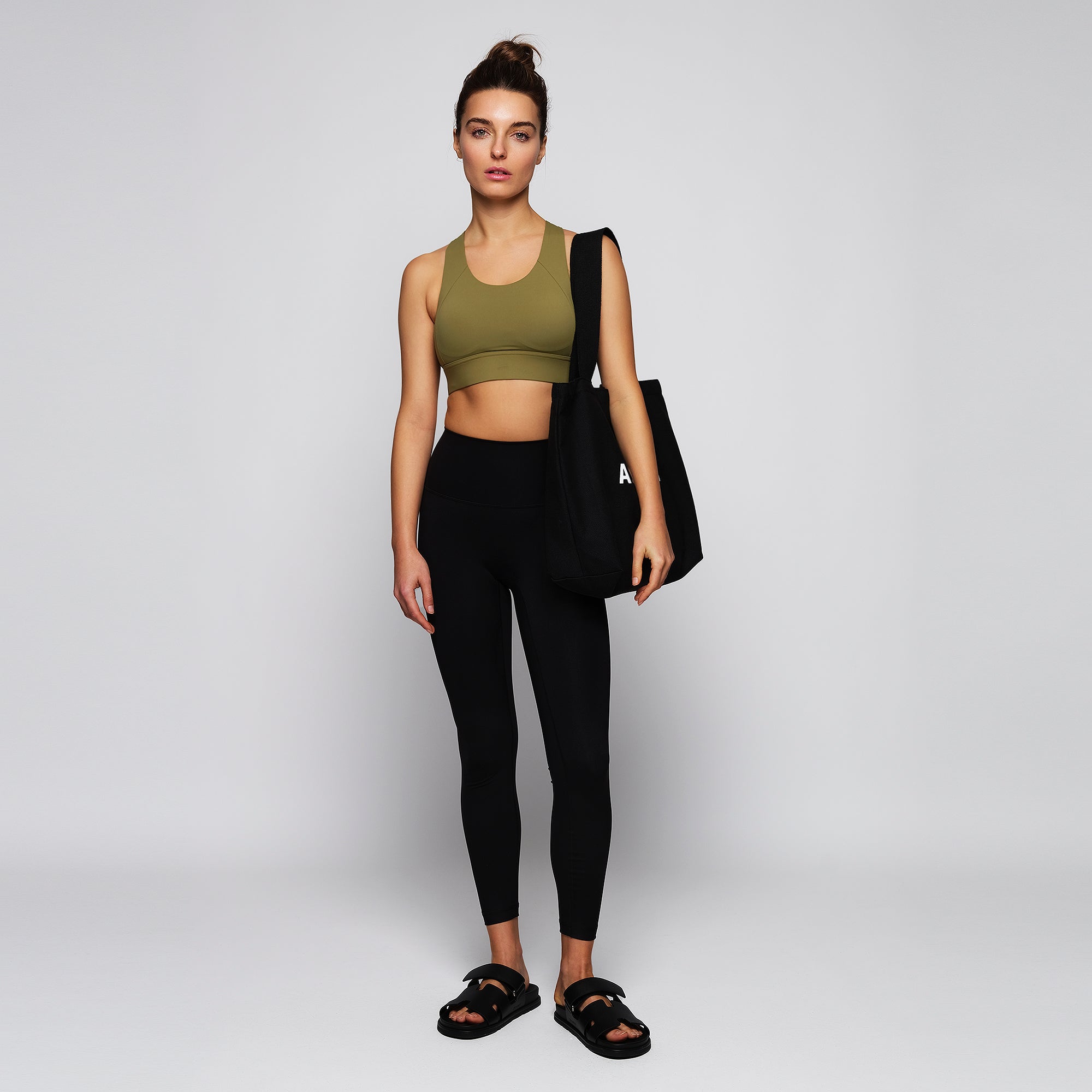 MARTINA GREEN TOP — look con legging | BLOOM | AAIN Active