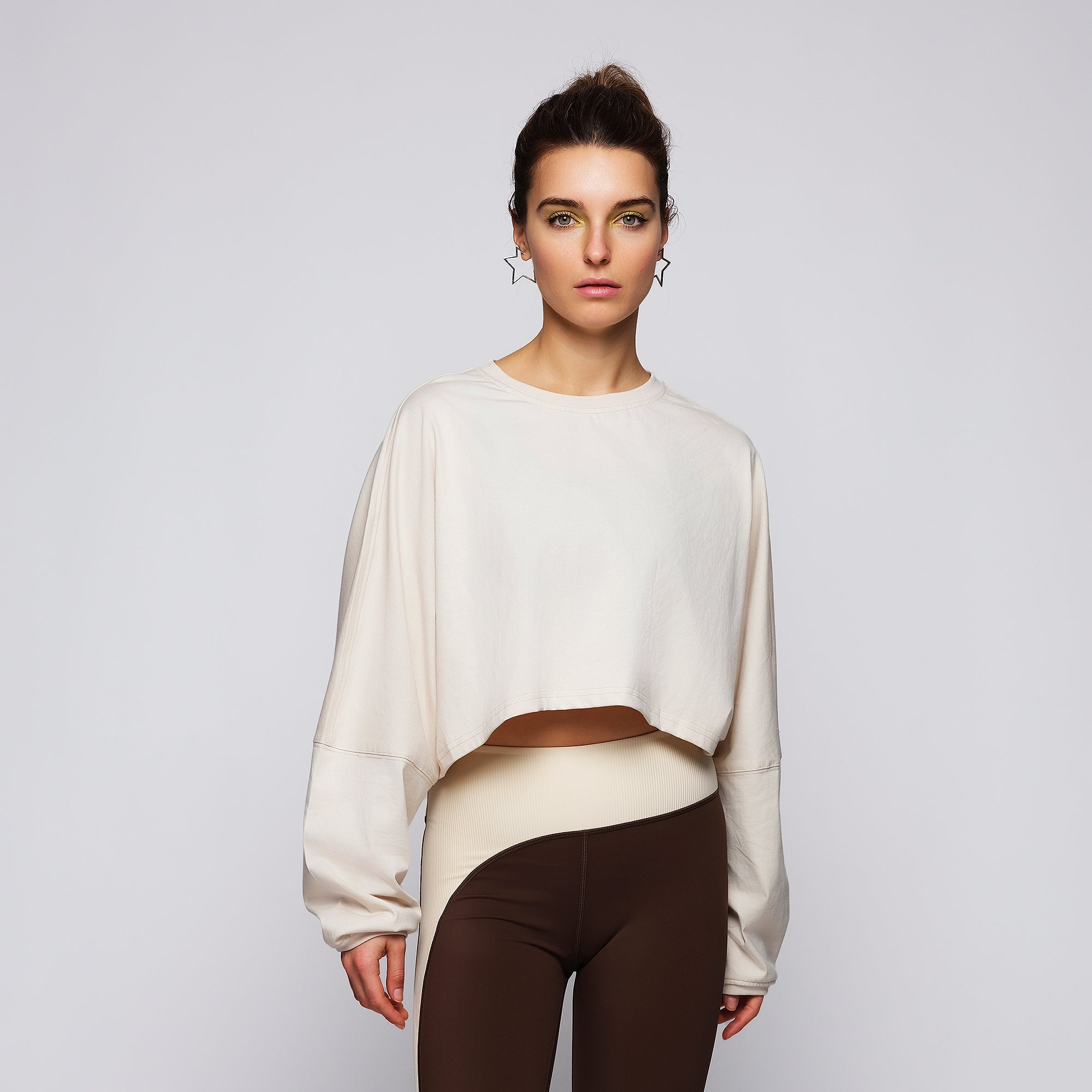 NORA T-SHIRT blanca — look con legging | BLOOM | AAIN Active