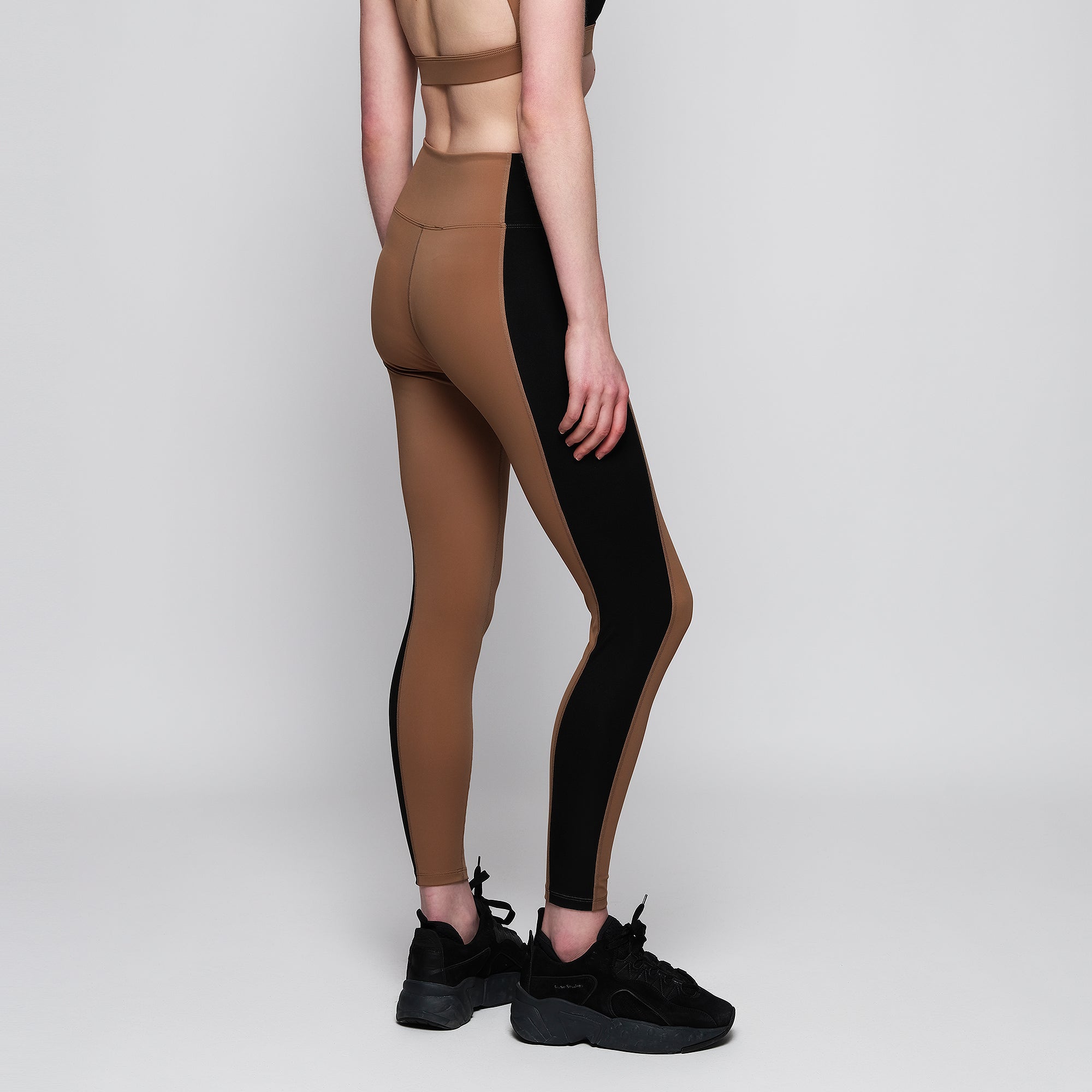 Legging bicolor camel y negro cintura media mujer — AAIN Active